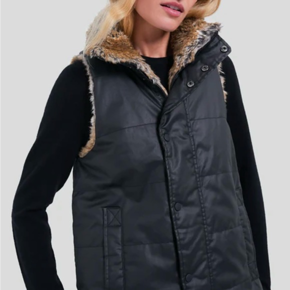 Tuckernuck Black Vest with Brown Fur Trim - Picture 3 of 9